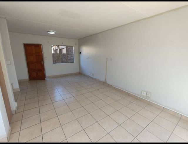 3 BEDROOM TOWNHOUSE FOR SALE IN ANNLIN